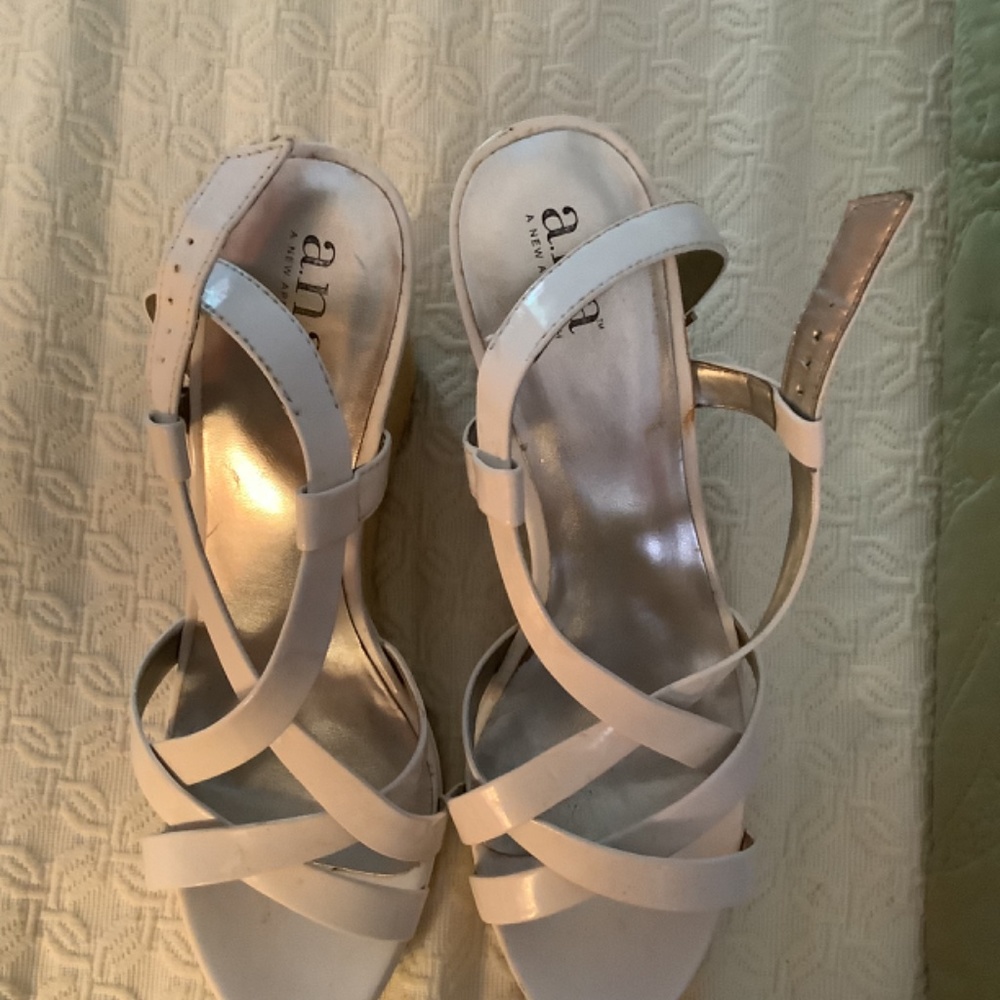 Shoes - Picture 3 of 4